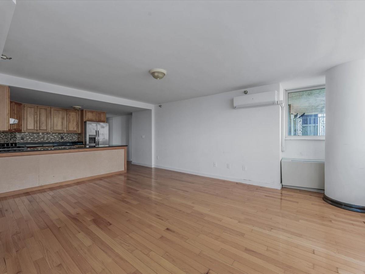 Condo Sanford  Queens, NY 11355, MLS-892005-17