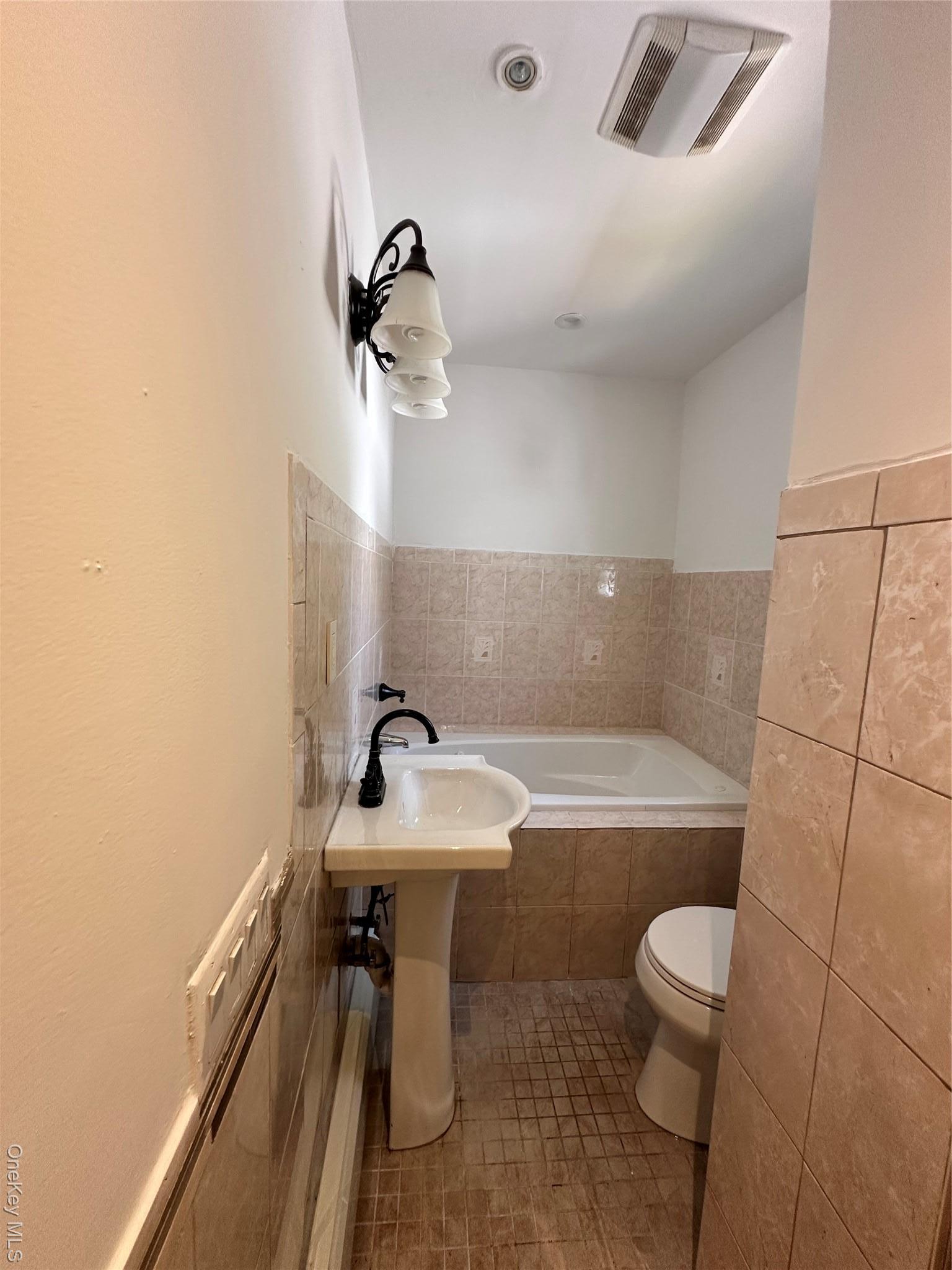 Single Family Roger Westchester County, NY 10707, MLS-892006-19