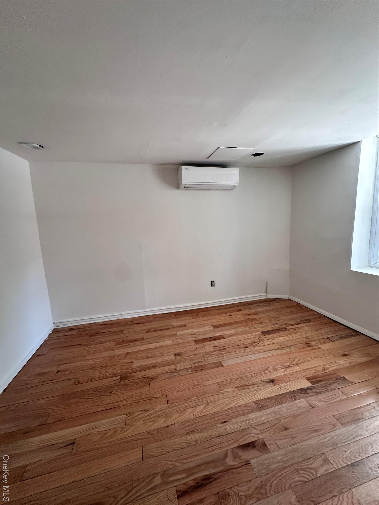 Single Family Roger  Westchester County, NY 10707, MLS-892006-37