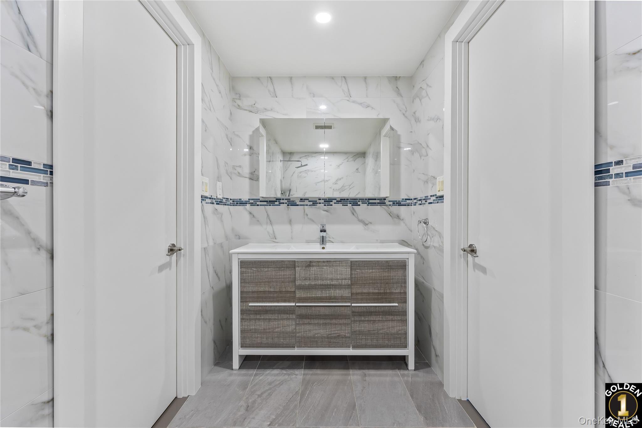 Single Family Mayfair Queens, NY 11418, MLS-892021-28