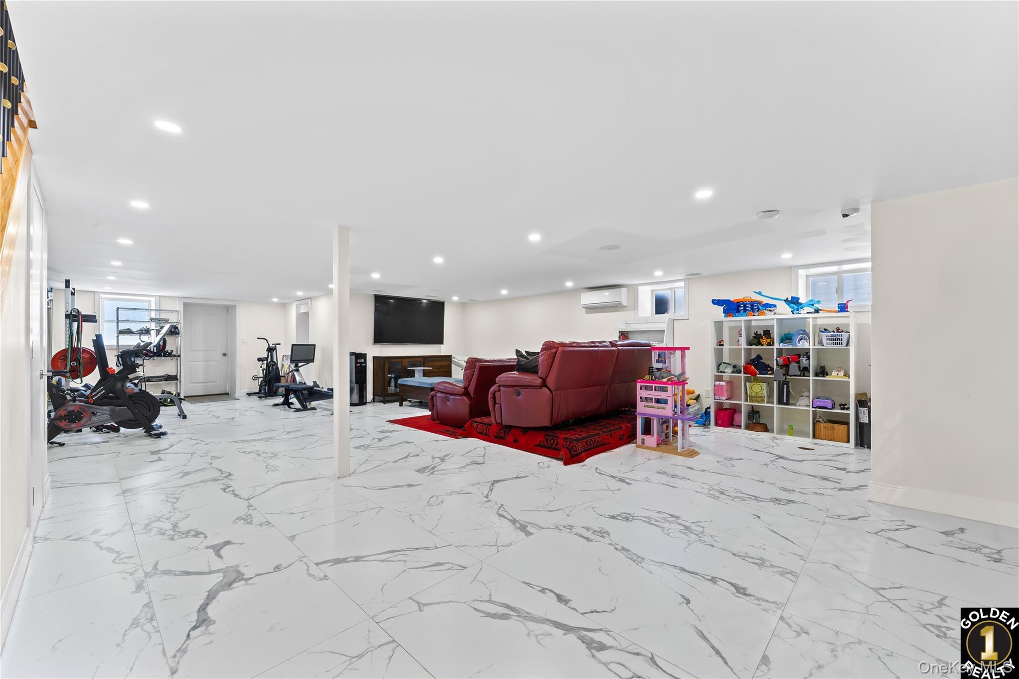 Single Family Mayfair Queens, NY 11418, MLS-892021-38