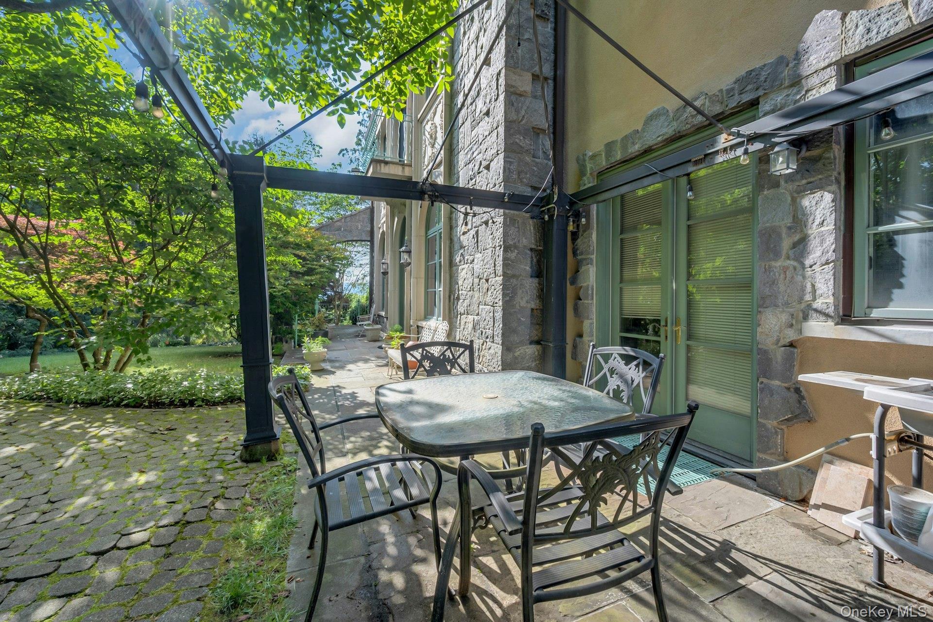 Single Family Independence  Bronx, NY 10471, MLS-892041-35