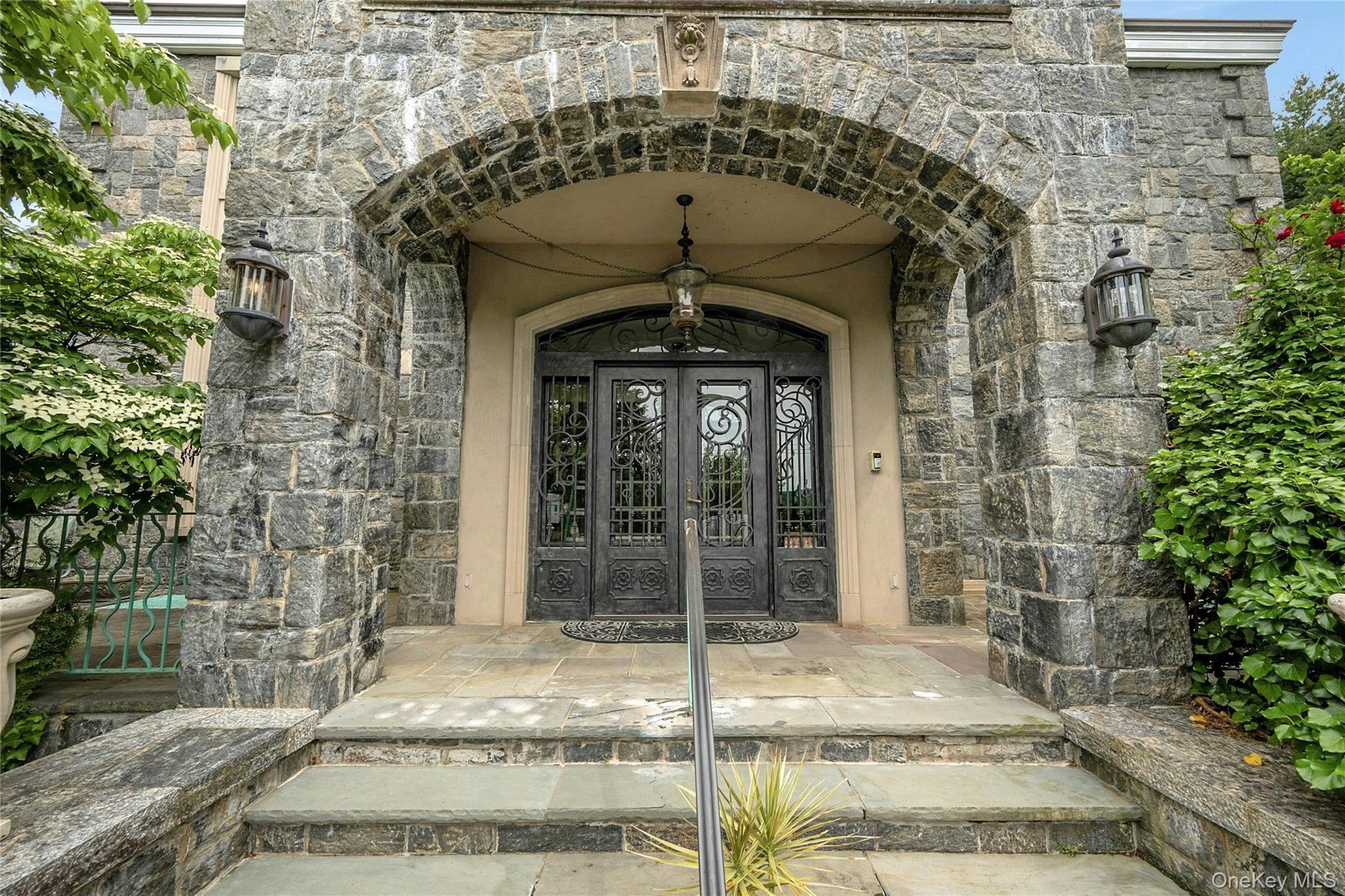 Single Family Independence  Bronx, NY 10471, MLS-892041-44