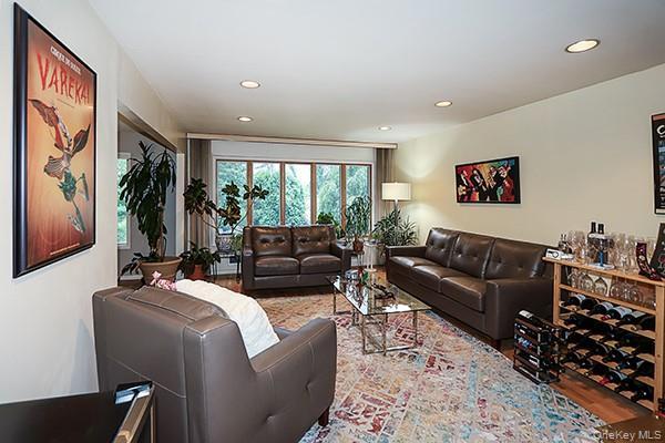 Single Family Harvard Nassau County, NY 11797, MLS-892205-7