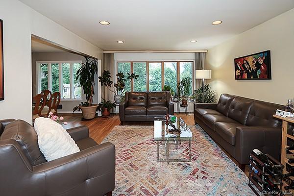 Single Family Harvard Nassau County, NY 11797, MLS-892205-8