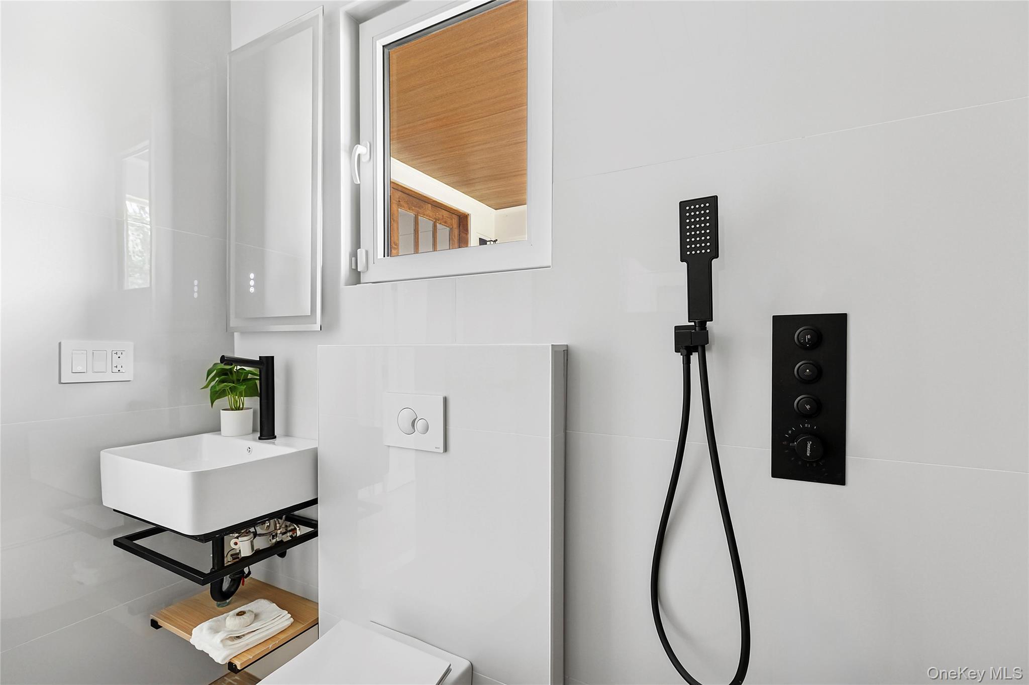 Single Family Arthur Nassau County, NY 11530, MLS-892323-12