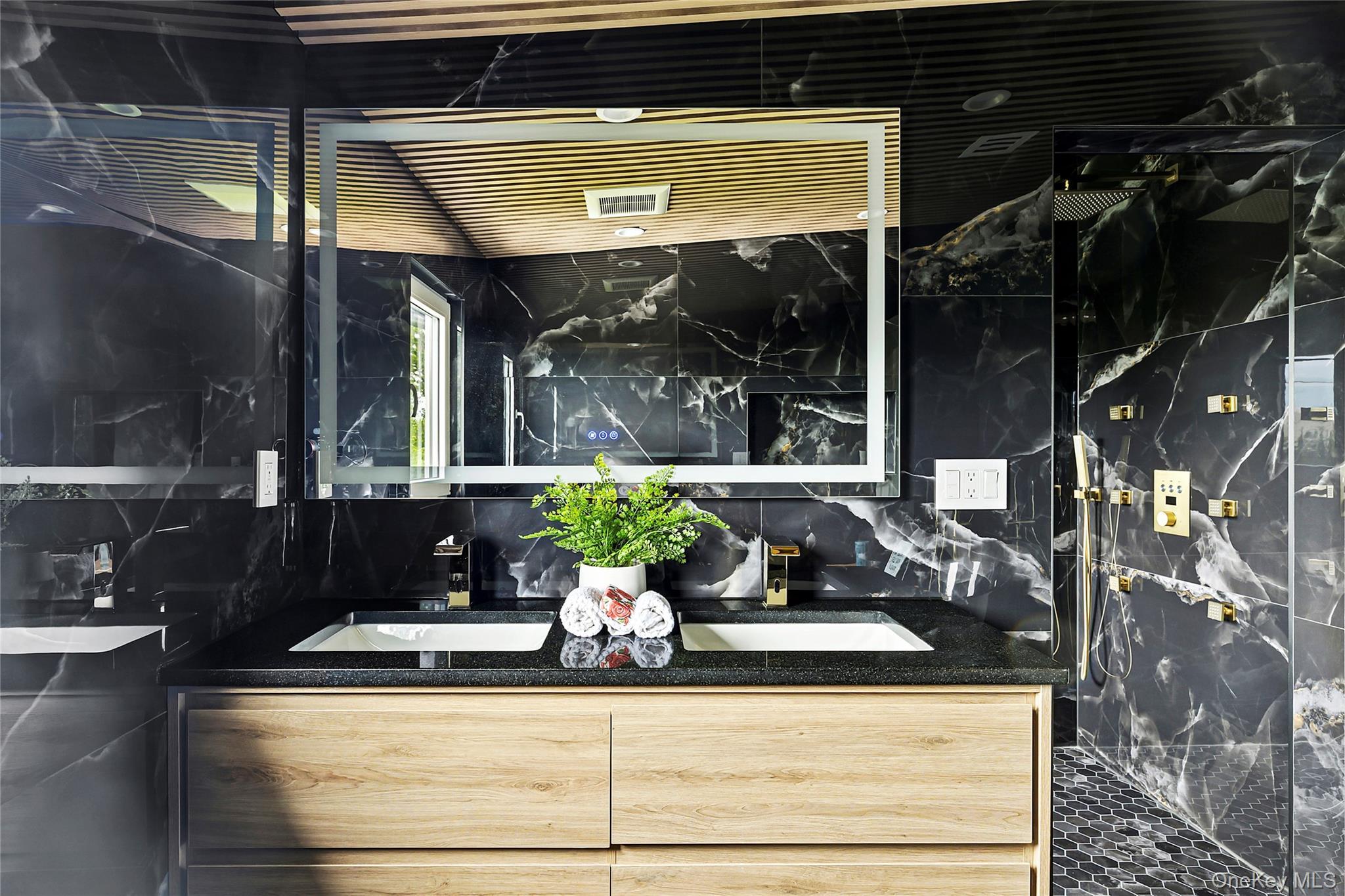 Single Family Arthur Nassau County, NY 11530, MLS-892323-25