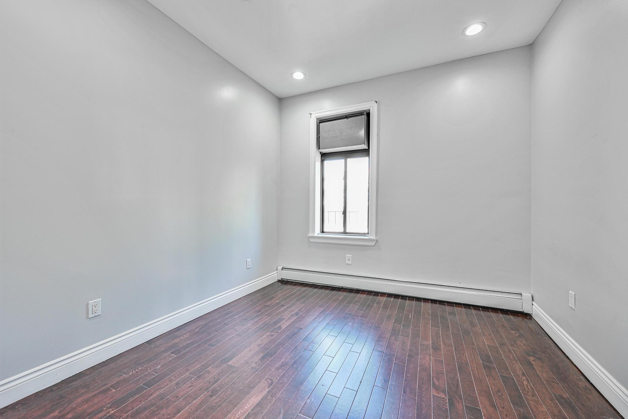 Single Family 35th Queens, NY 11101, MLS-892367-16