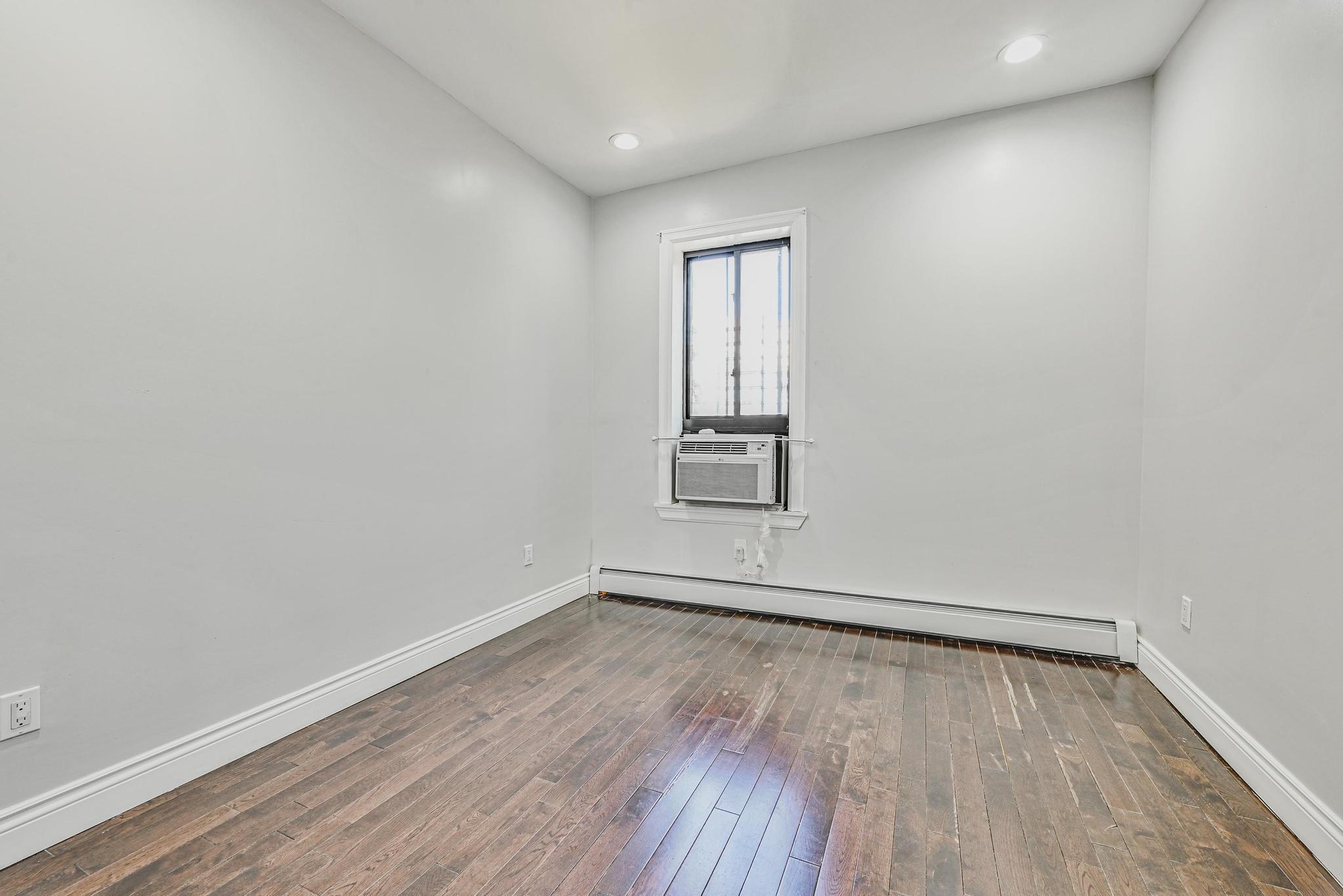 Single Family 35th Queens, NY 11101, MLS-892367-21