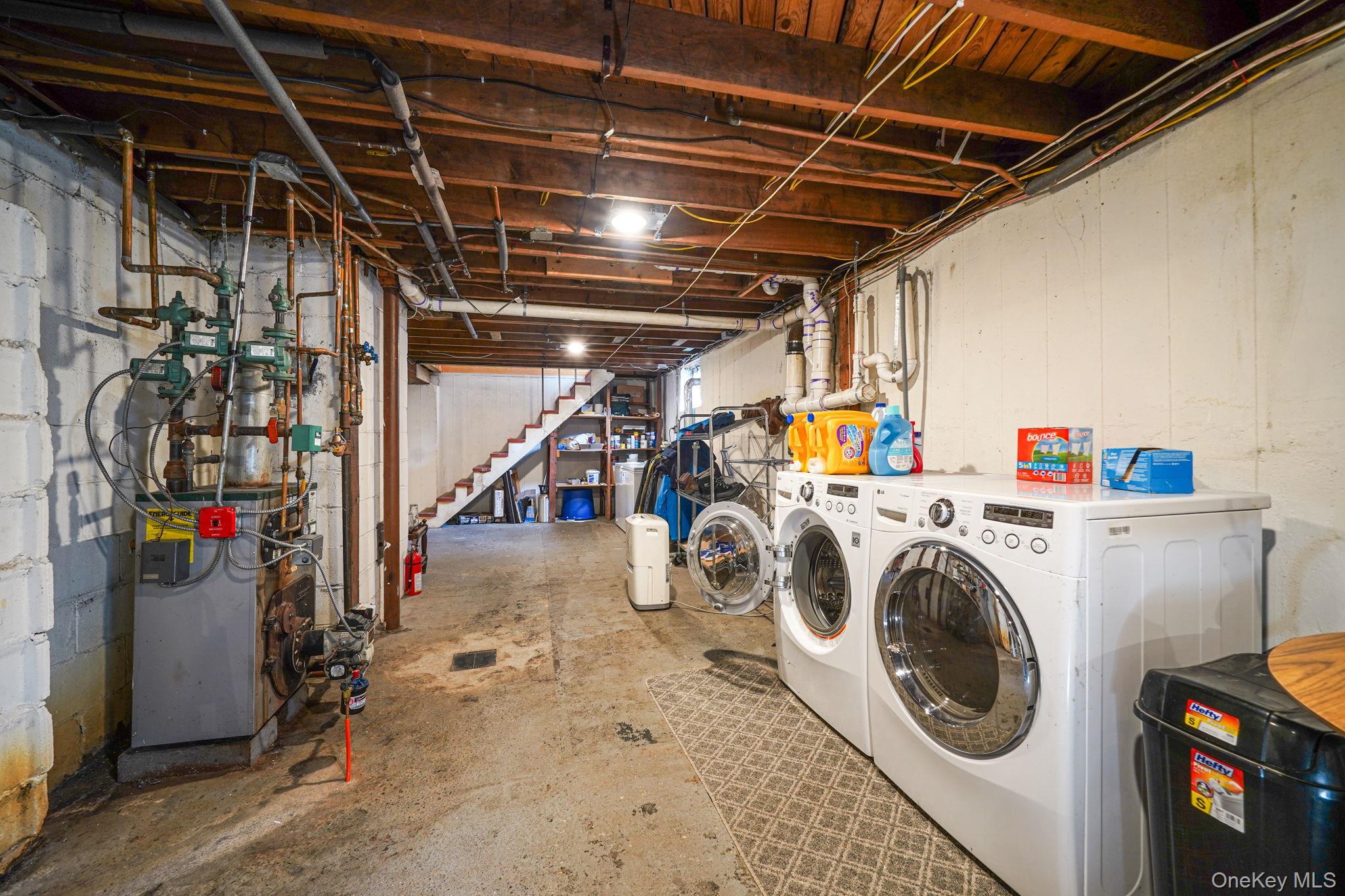 Single Family Scott  Suffolk County, NY 11747, MLS-892380-32