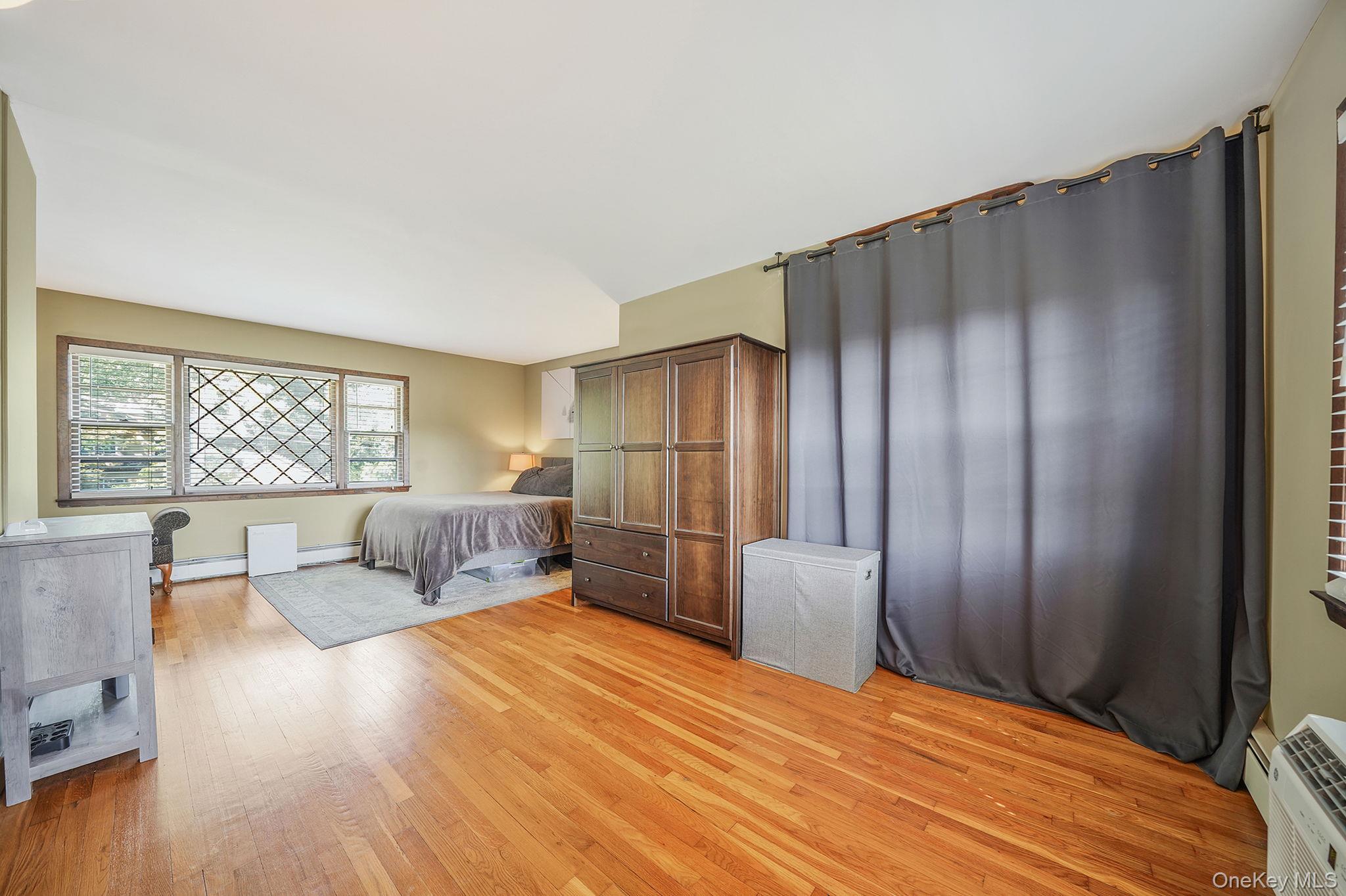 Single Family Scott  Suffolk County, NY 11747, MLS-892380-38