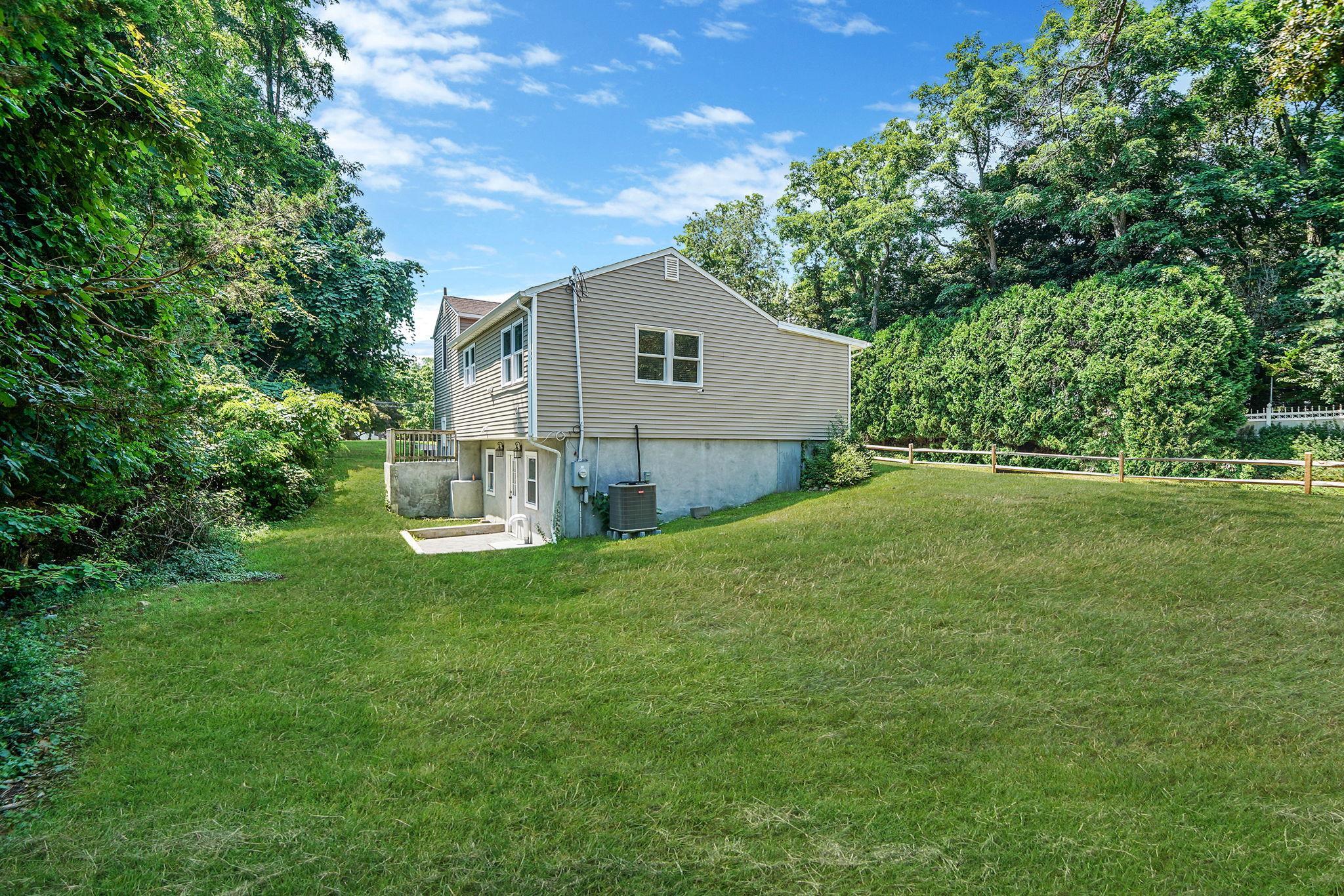 Single Family Cherry Suffolk County, NY 11792, MLS-892435-32