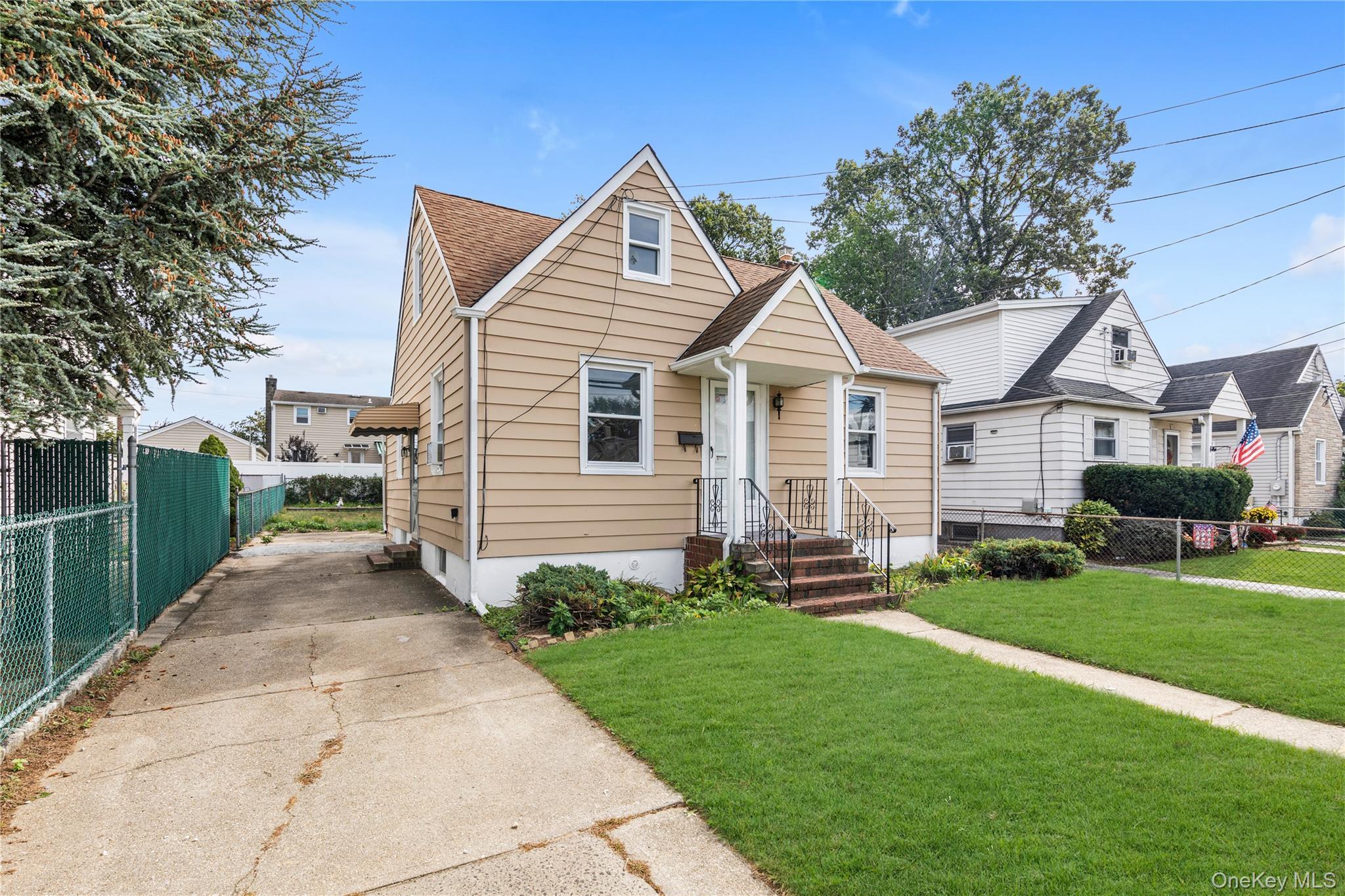 Single Family Litchfield  Nassau County, NY 11003, MLS-892483-25