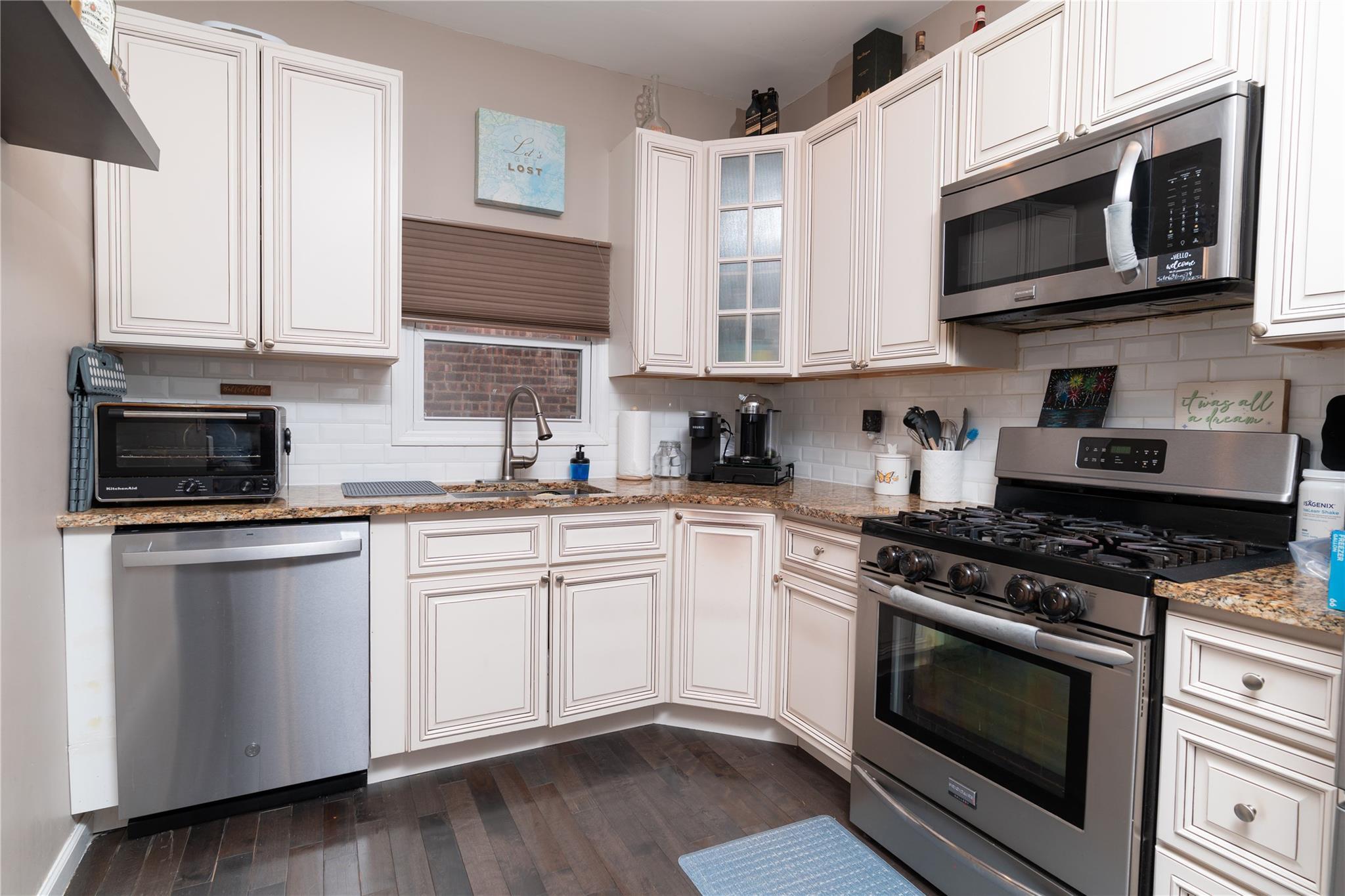 Single Family Prentiss  Bronx, NY 10465, MLS-892583-2