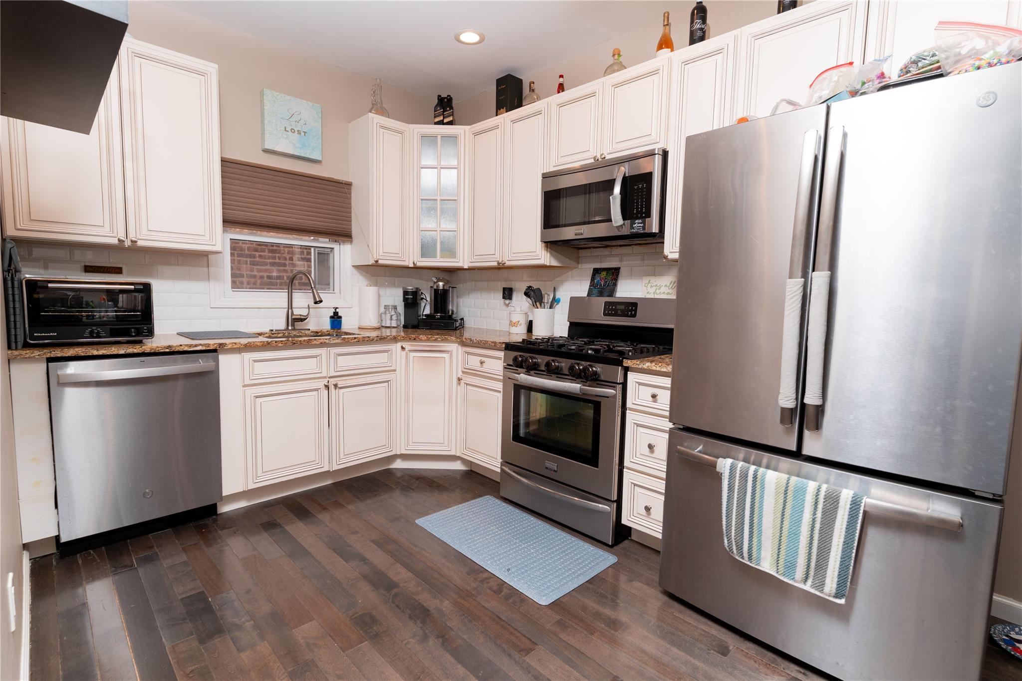 Single Family Prentiss  Bronx, NY 10465, MLS-892583-3