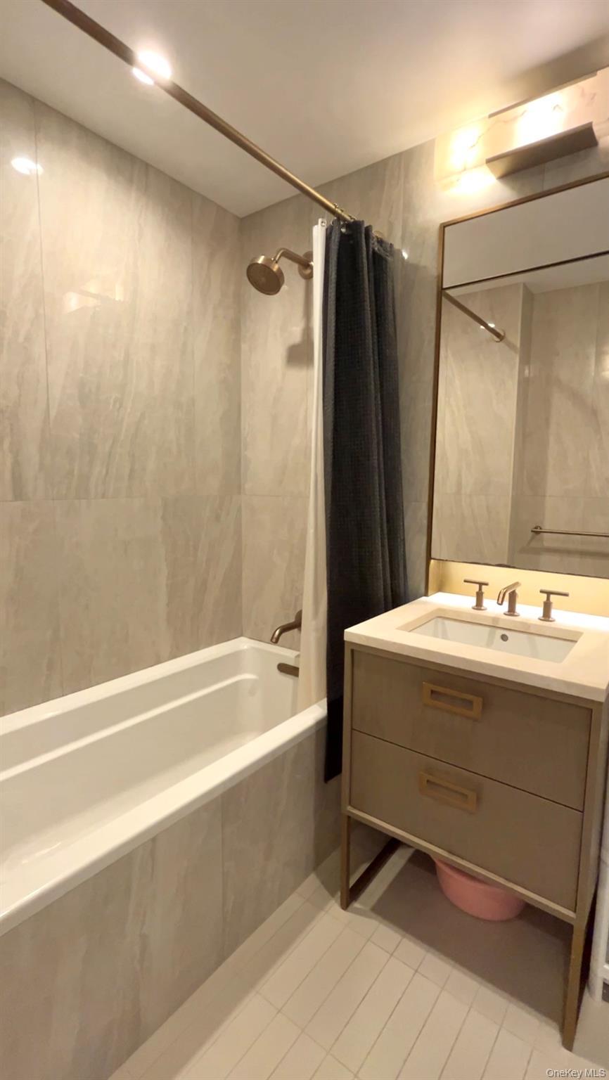 Single Family 44th Dr  Queens, NY 11101, MLS-892585-3
