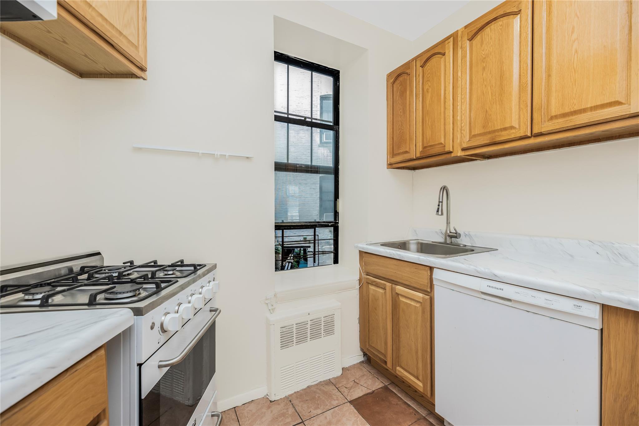 Apartment Convent  Manhattan, NY 10027, MLS-892755-15