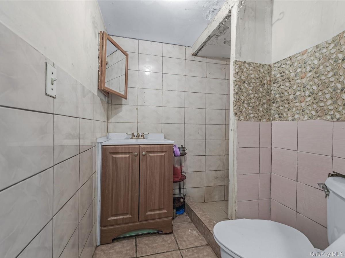 Single Family Saint Pauls Nassau County, NY 11550, MLS-892832-12