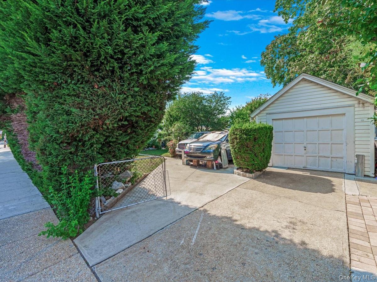 Single Family Saint Pauls Nassau County, NY 11550, MLS-892832-13