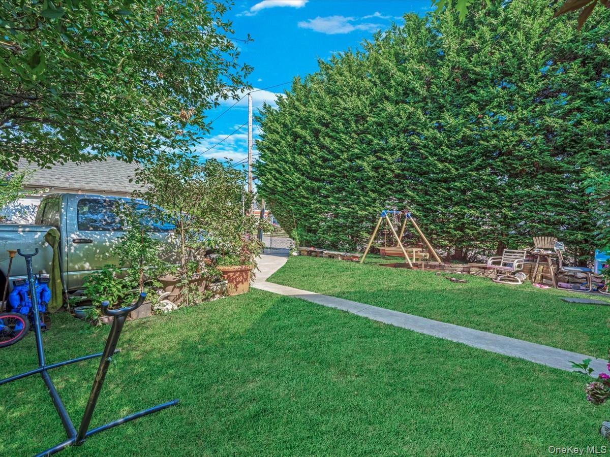 Single Family Saint Pauls Nassau County, NY 11550, MLS-892832-14