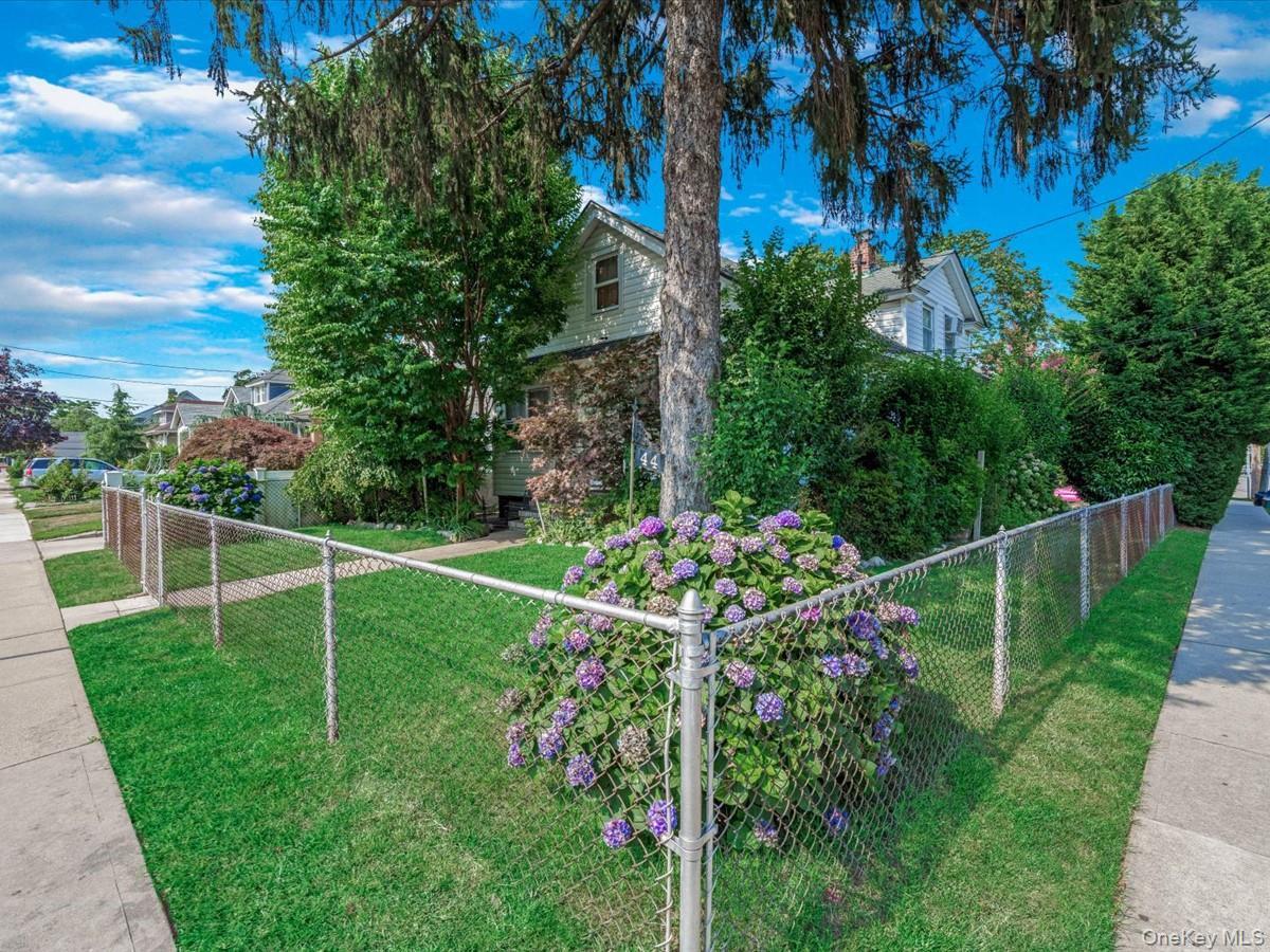 Single Family Saint Pauls Nassau County, NY 11550, MLS-892832-2