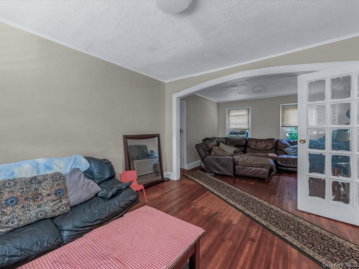 Single Family Saint Pauls Nassau County, NY 11550, MLS-892832-3