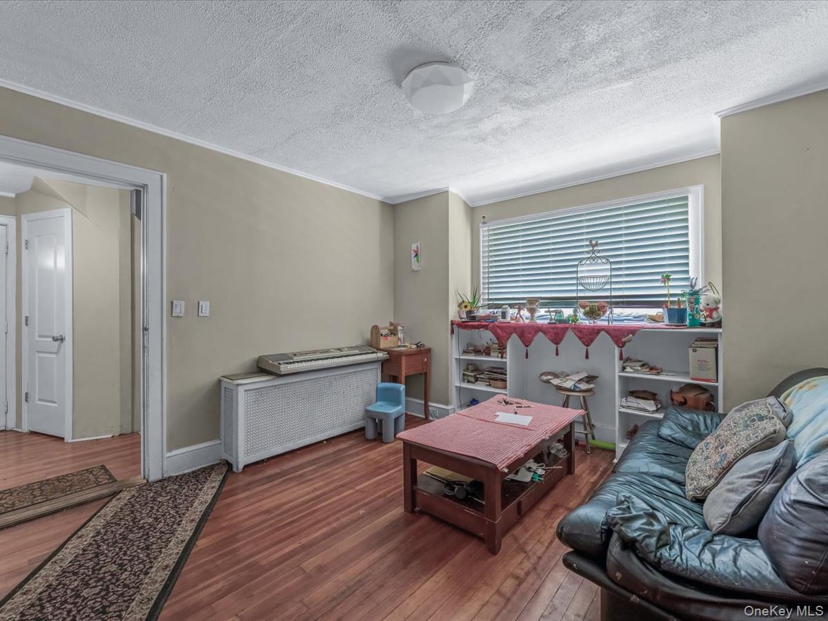 Single Family Saint Pauls Nassau County, NY 11550, MLS-892832-4