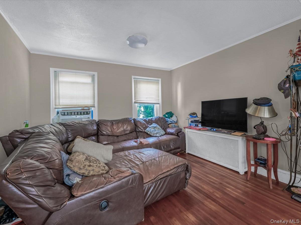 Single Family Saint Pauls Nassau County, NY 11550, MLS-892832-5