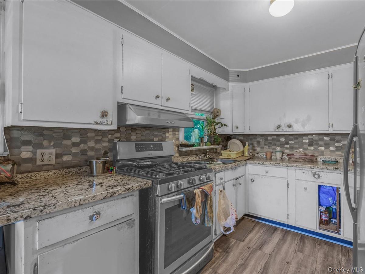 Single Family Saint Pauls Nassau County, NY 11550, MLS-892832-6