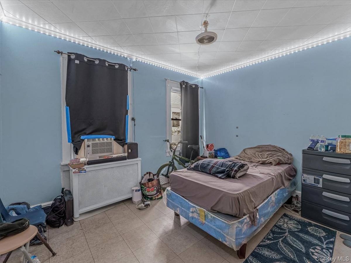 Single Family Saint Pauls Nassau County, NY 11550, MLS-892832-8