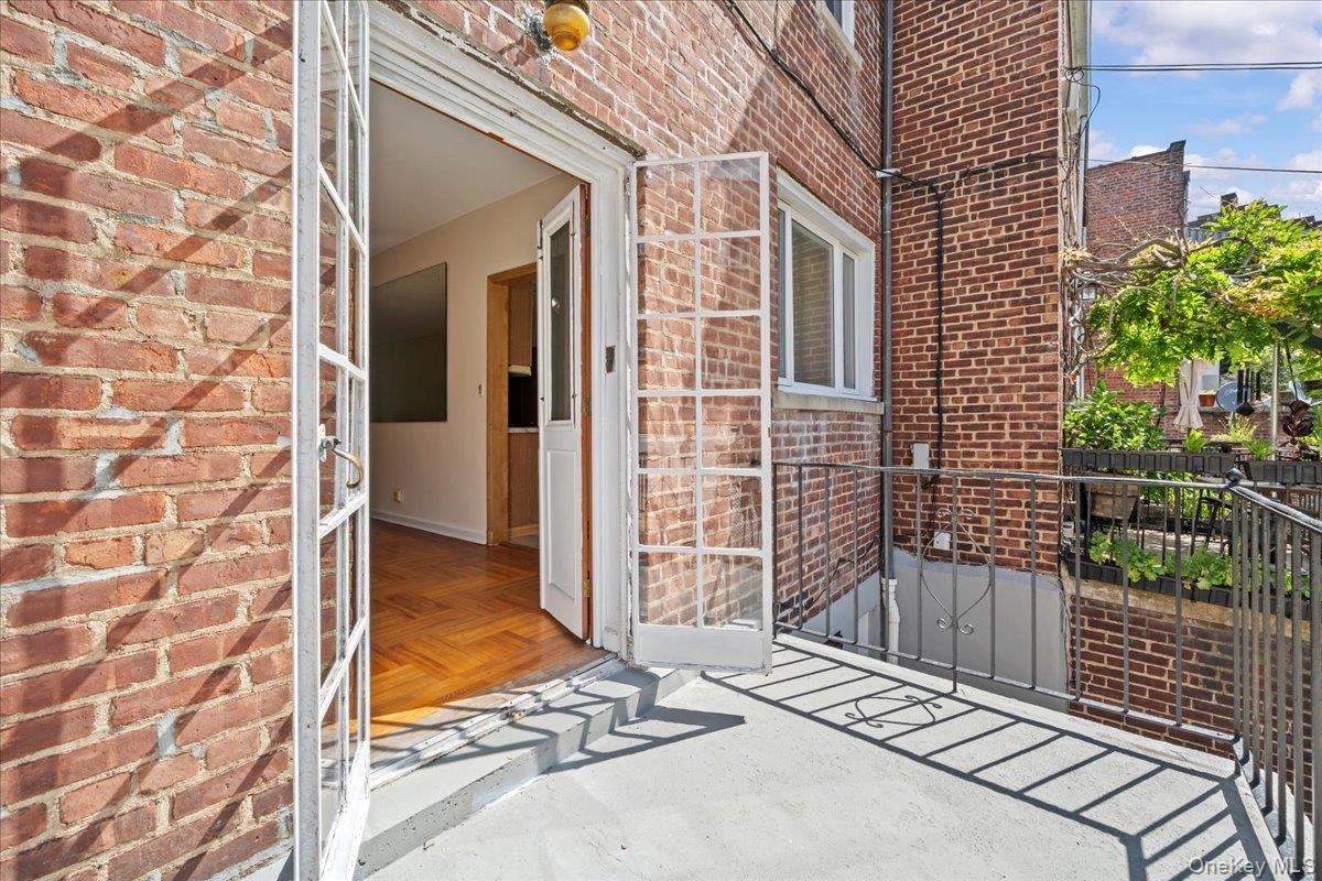 Single Family Van Cortlandt Park South  Bronx, NY 10463, MLS-892842-10