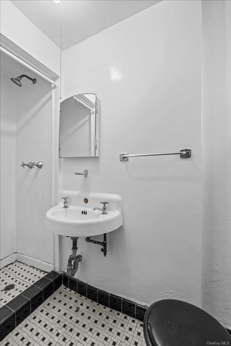 Single Family Van Cortlandt Park South  Bronx, NY 10463, MLS-892842-17