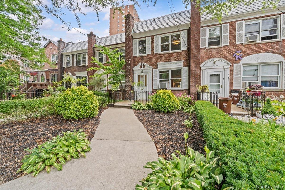 Single Family Van Cortlandt Park South  Bronx, NY 10463, MLS-892842-2