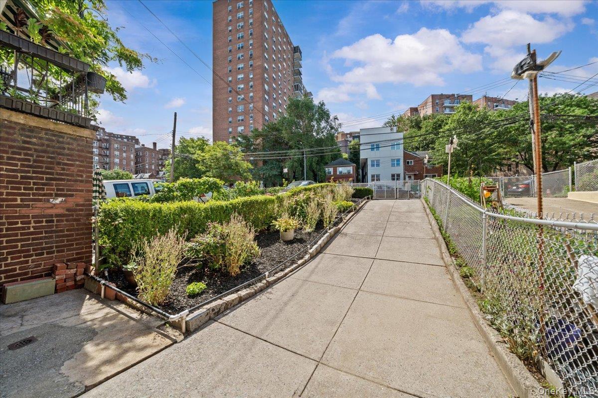Single Family Van Cortlandt Park South  Bronx, NY 10463, MLS-892842-21