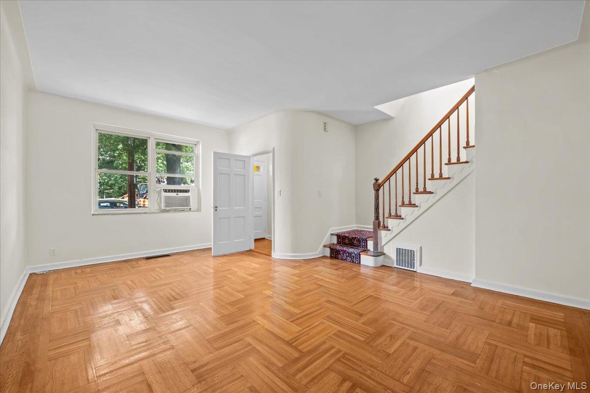 Single Family Van Cortlandt Park South  Bronx, NY 10463, MLS-892842-4