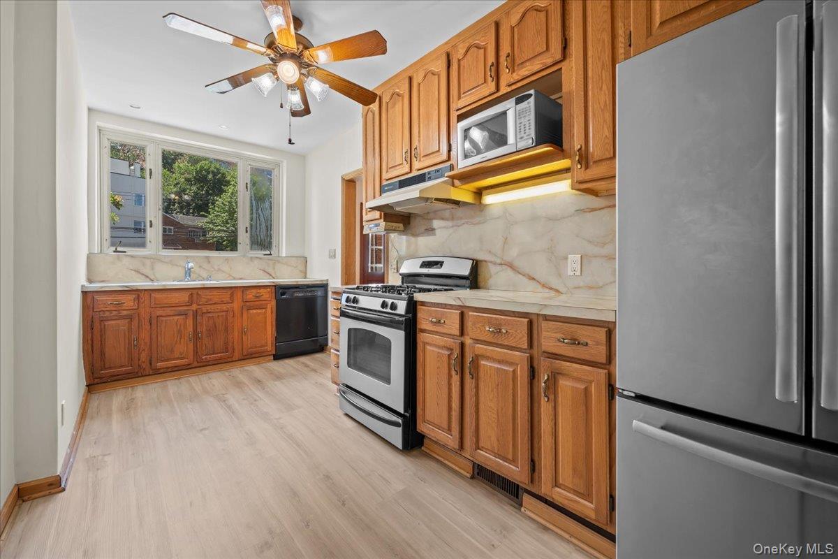 Single Family Van Cortlandt Park South  Bronx, NY 10463, MLS-892842-7