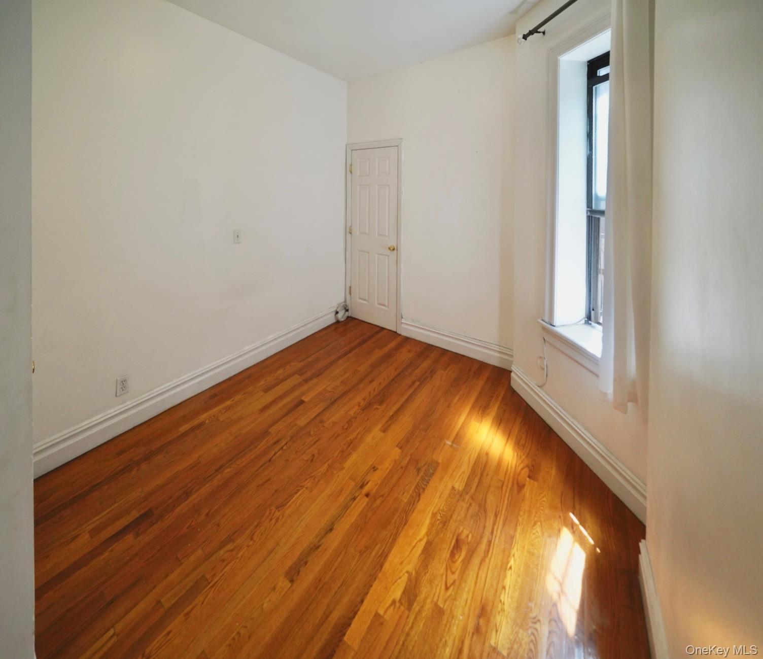 Apartment West 88th  Manhattan, NY 10024, MLS-892923-14