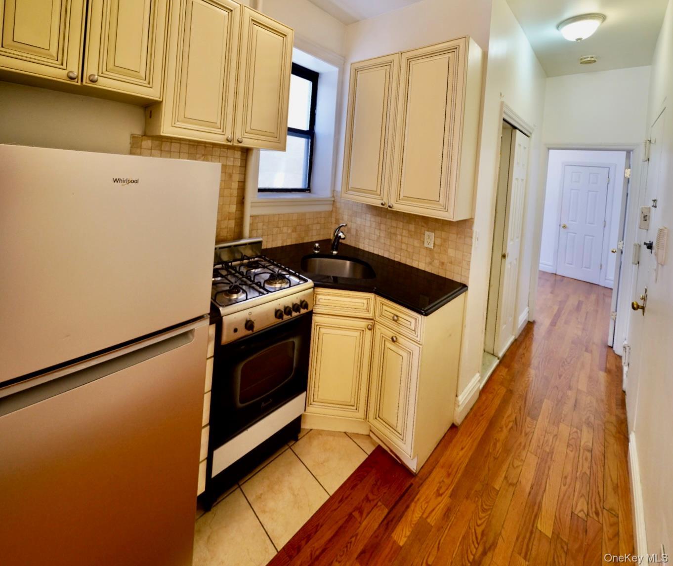 Apartment West 88th  Manhattan, NY 10024, MLS-892923-2