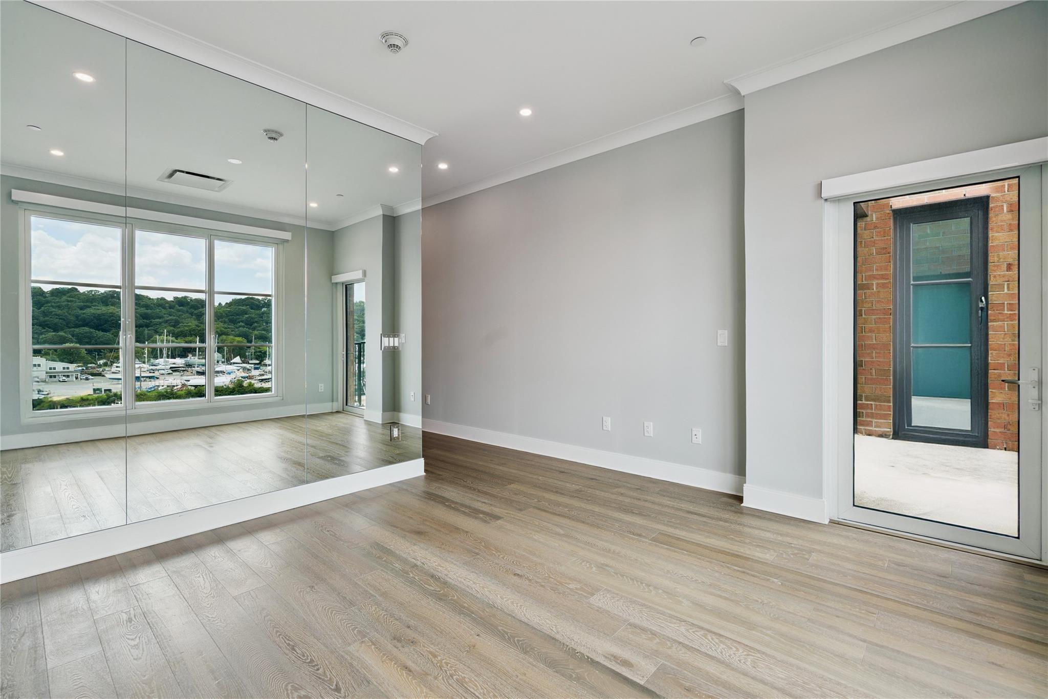 Condo Garvies Point  Nassau County, NY 11542, MLS-892951-12