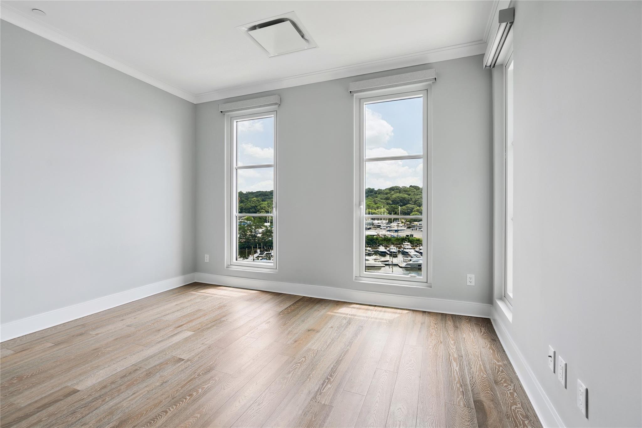 Condo Garvies Point  Nassau County, NY 11542, MLS-892951-17