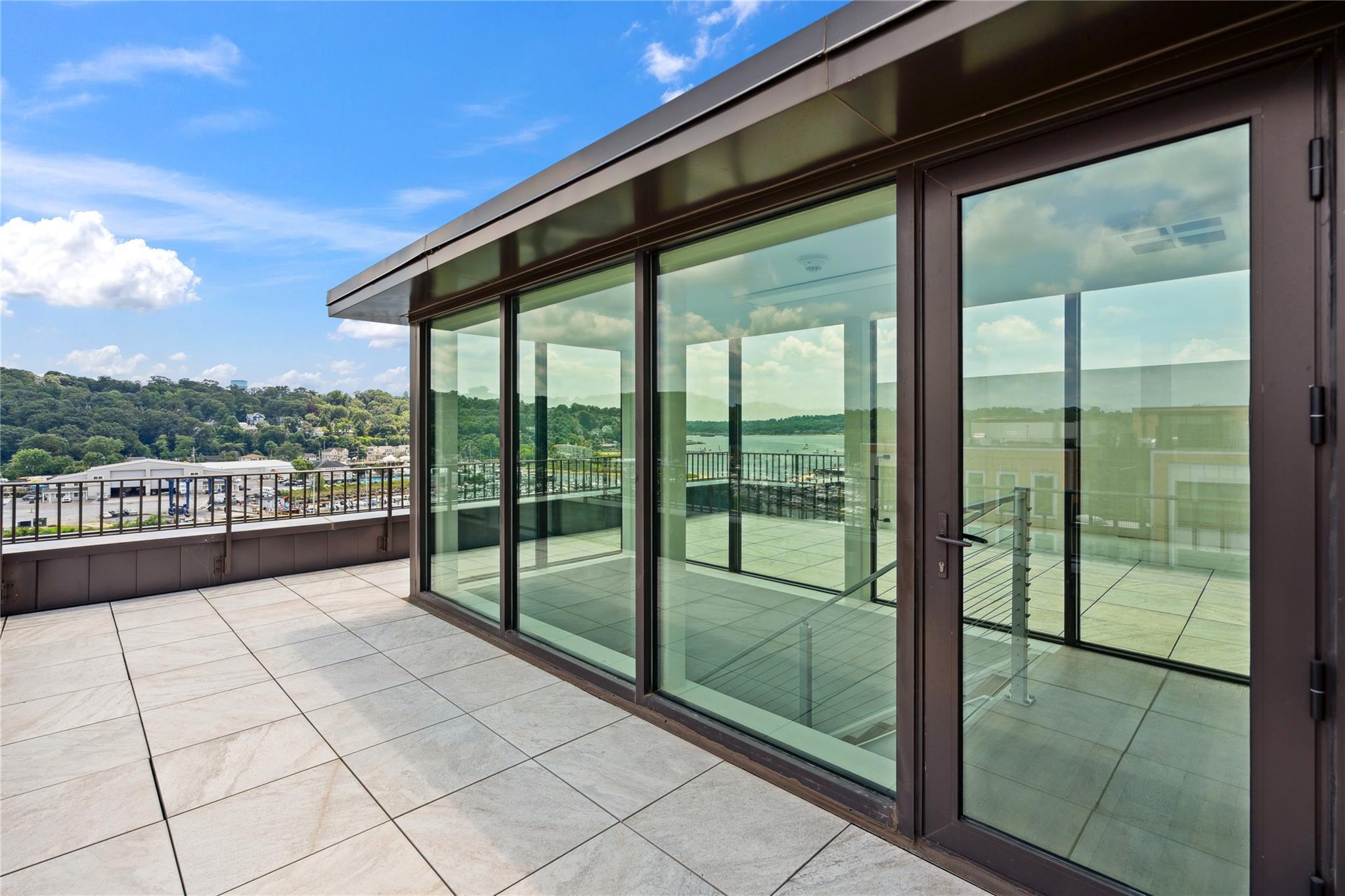 Condo Garvies Point  Nassau County, NY 11542, MLS-892951-22