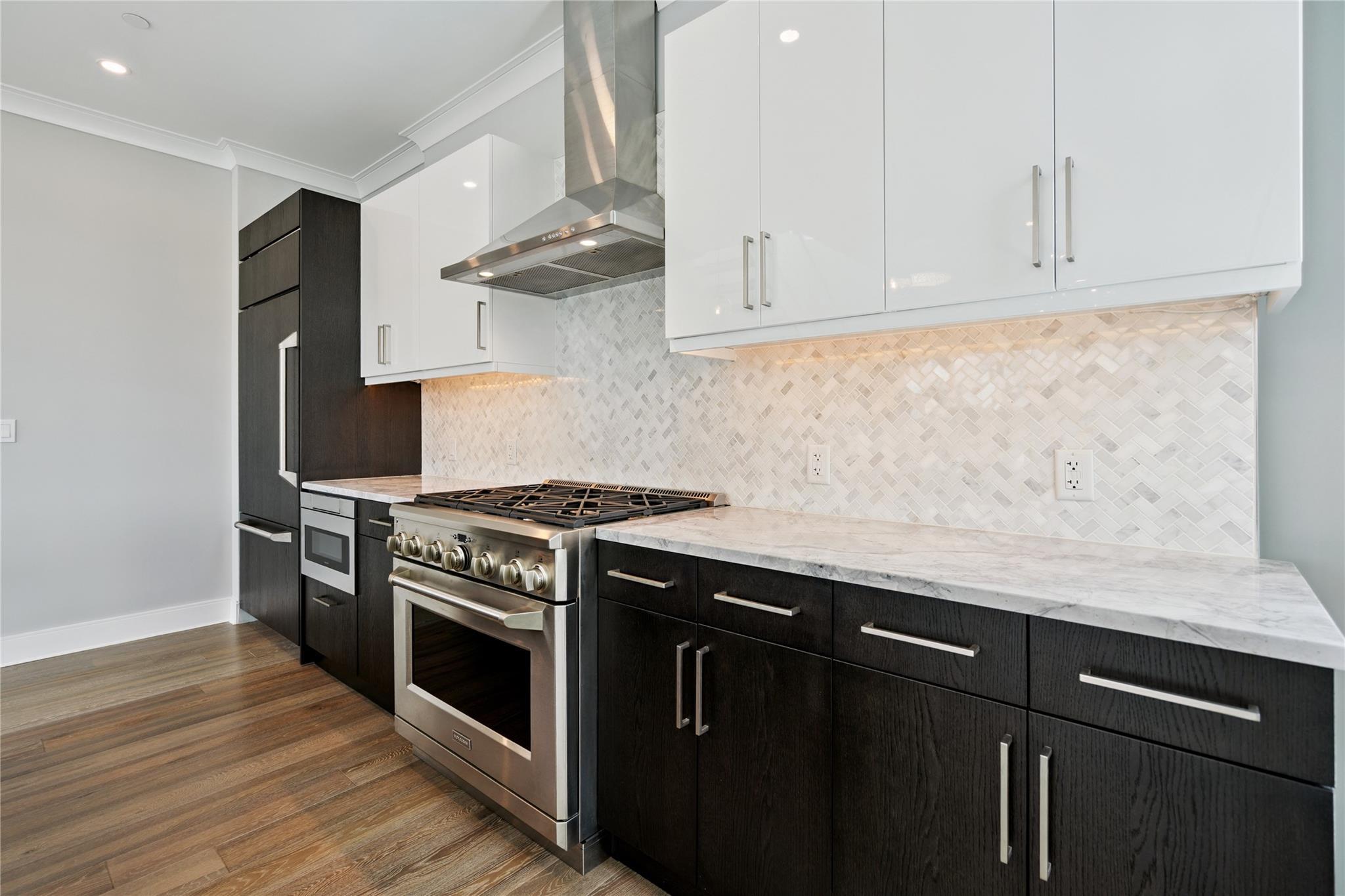 Condo Garvies Point  Nassau County, NY 11542, MLS-892951-9