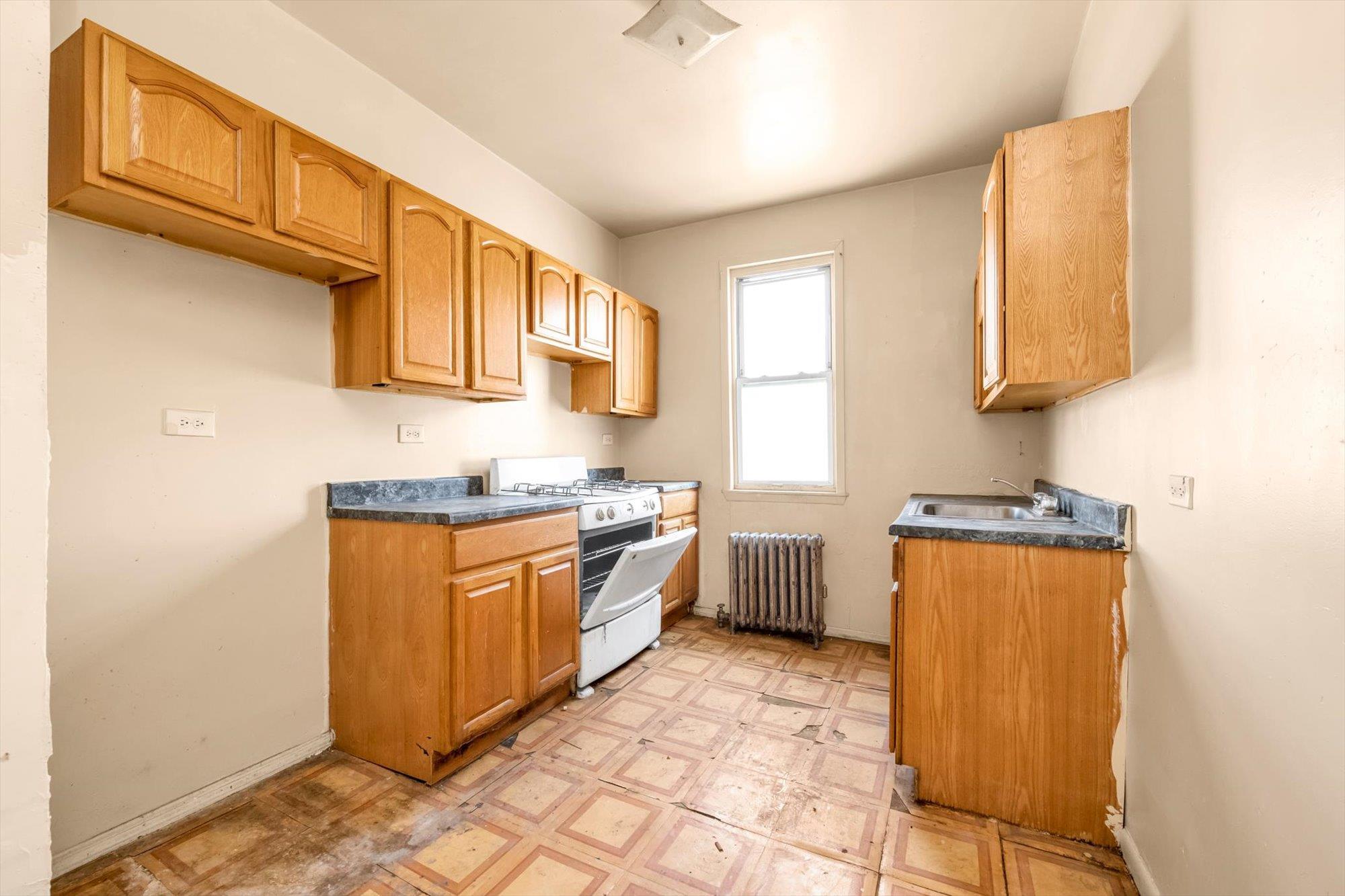 Single Family Tremont  Bronx, NY 10460, MLS-892973-6