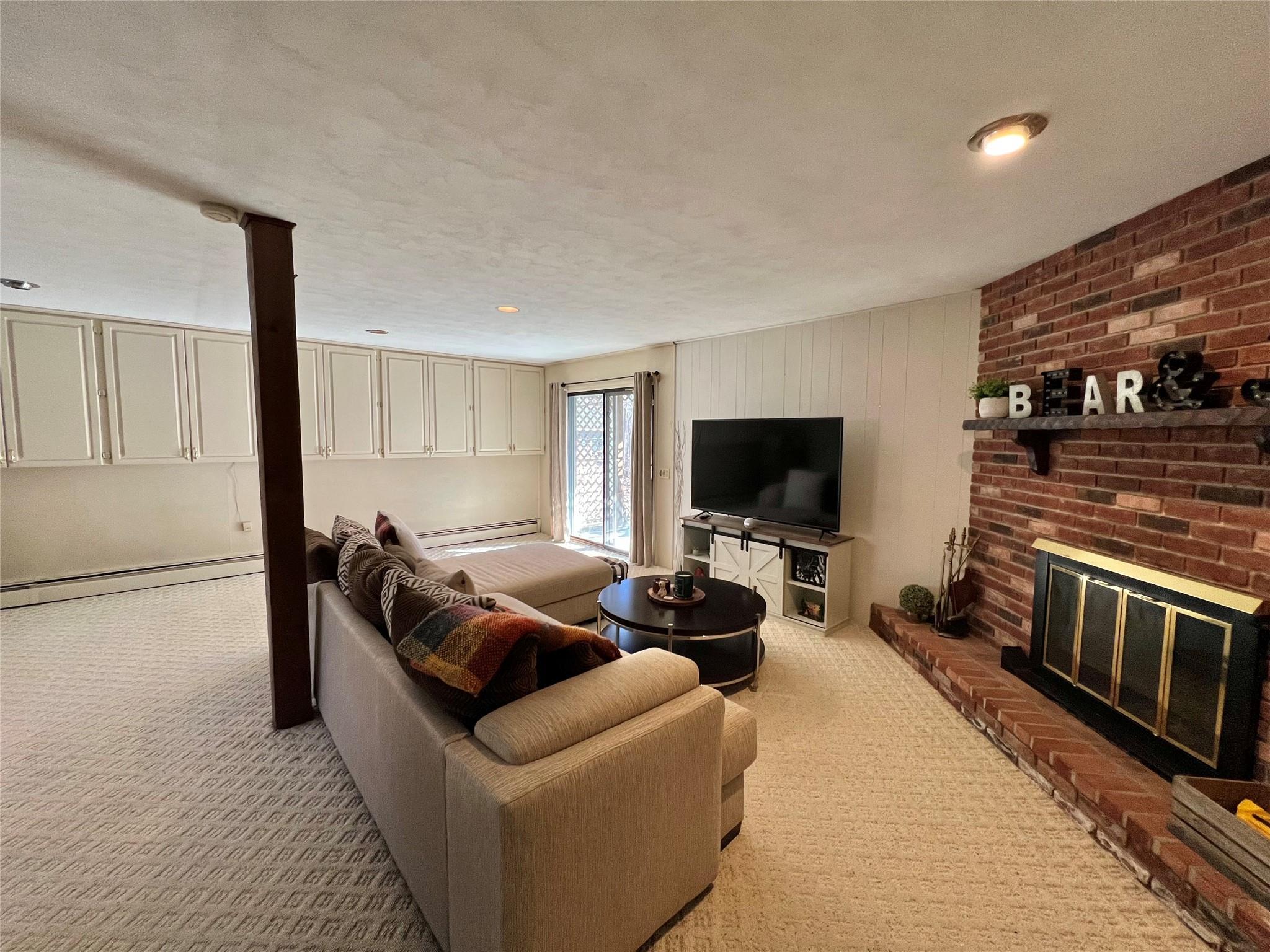 Single Family Varian  Out Of Area, NY 06811, MLS-892978-14