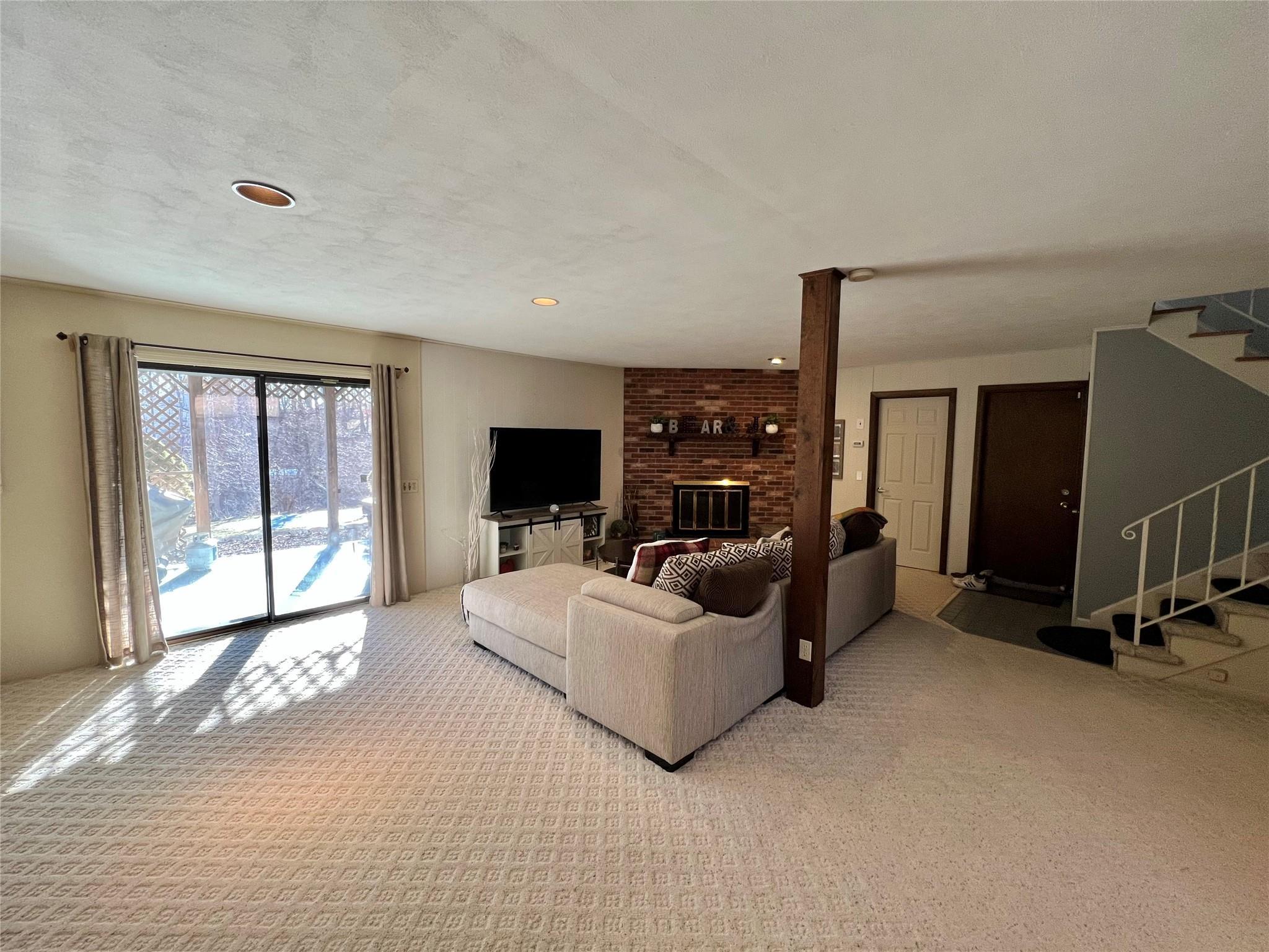 Single Family Varian  Out Of Area, NY 06811, MLS-892978-15