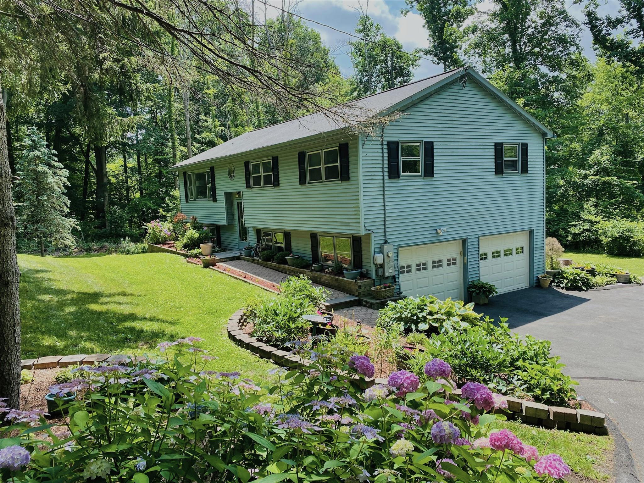 Single Family Varian  Out Of Area, NY 06811, MLS-892978-2