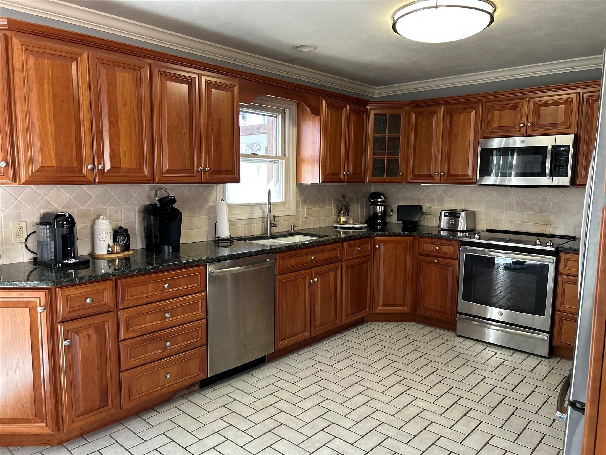 Single Family Varian  Out Of Area, NY 06811, MLS-892978-8