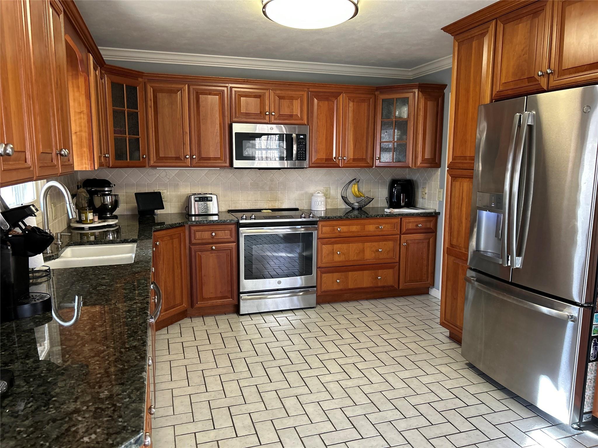 Single Family Varian  Out Of Area, NY 06811, MLS-892978-9