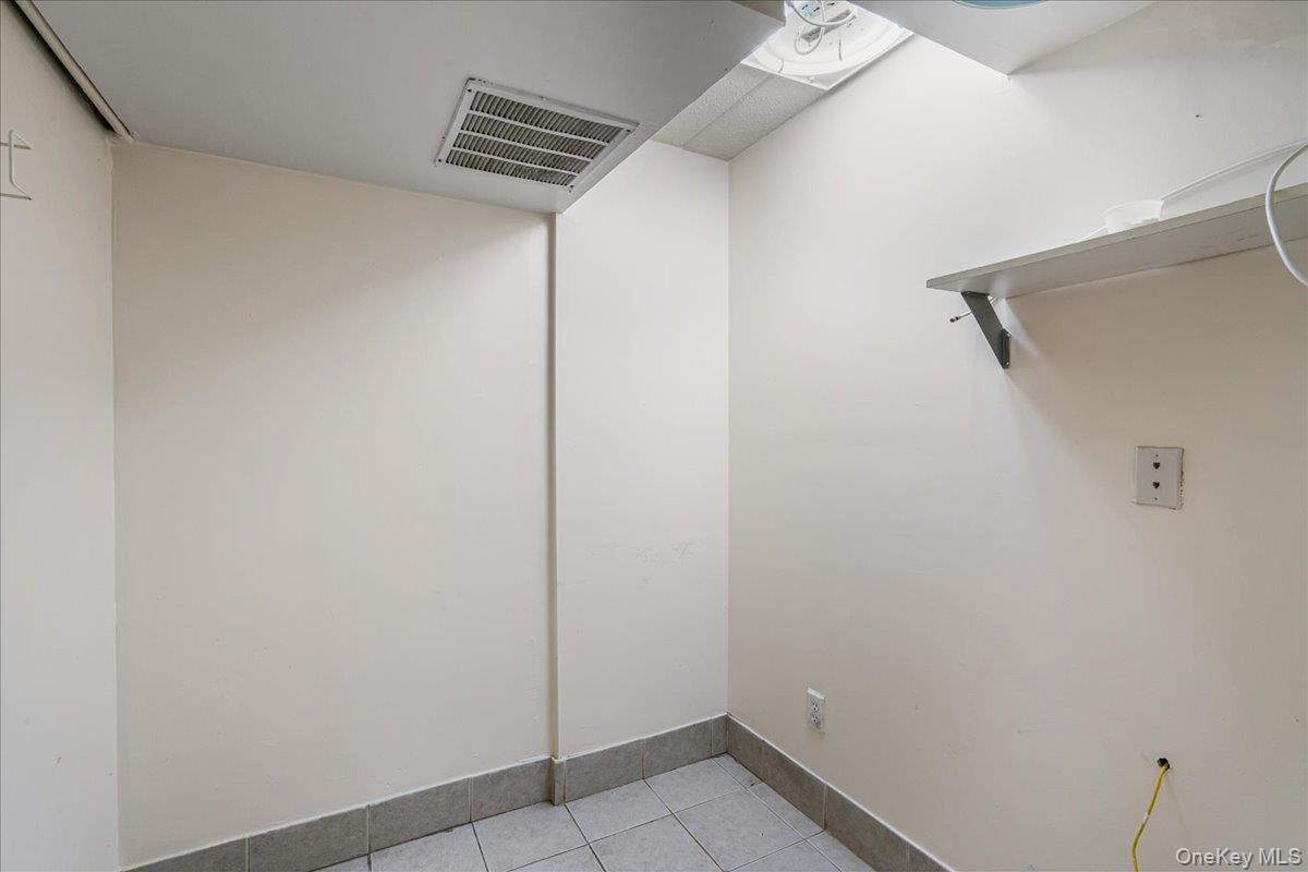 Single Family 75th Queens, NY 11372, MLS-893012-22