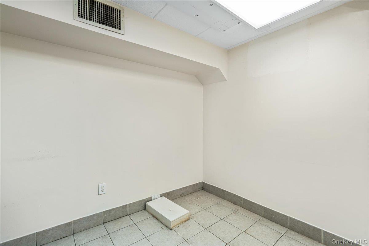 Single Family 75th Queens, NY 11372, MLS-893012-25